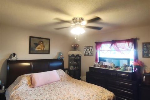 House in Zephyrhills, Florida 3 bedrooms, 120.77 sq.m. № 1866280 - photo 15