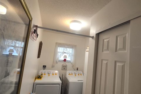 House in Zephyrhills, Florida 3 bedrooms, 120.77 sq.m. № 1866280 - photo 25