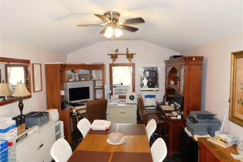 House in Zephyrhills, Florida 3 bedrooms, 120.77 sq.m. № 1866280 - photo 6