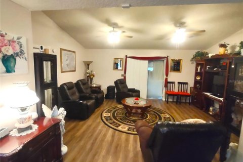 House in Zephyrhills, Florida 3 bedrooms, 120.77 sq.m. № 1866280 - photo 13