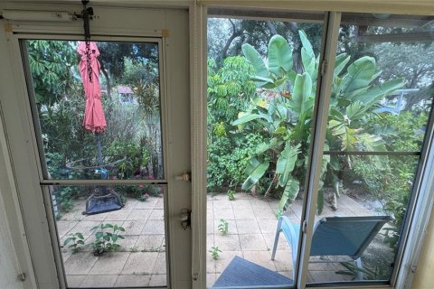 Condo in Sarasota, Florida, 2 bedrooms  № 2376649 - photo 26