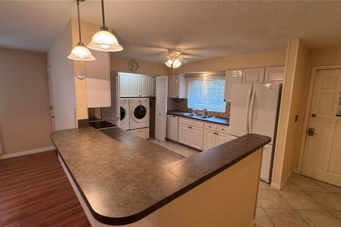 Condo in Sarasota, Florida, 2 bedrooms  № 2376649 - photo 9