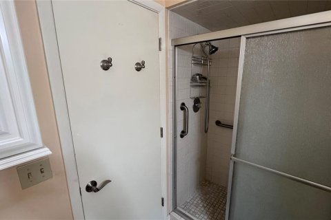 Condo in Sarasota, Florida, 2 bedrooms  № 2376649 - photo 18