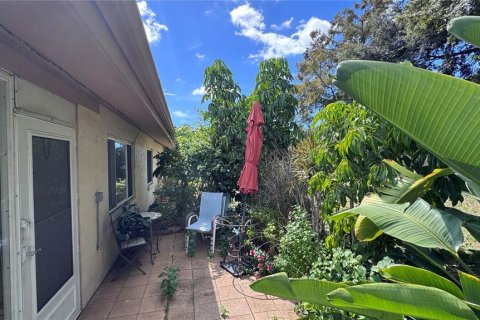 Condo in Sarasota, Florida, 2 bedrooms  № 2376649 - photo 2