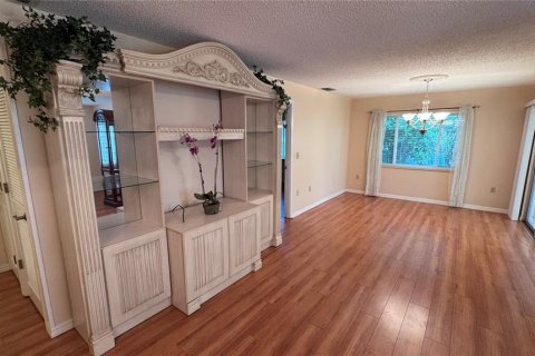 Condo in Sarasota, Florida, 2 bedrooms  № 2376649 - photo 5