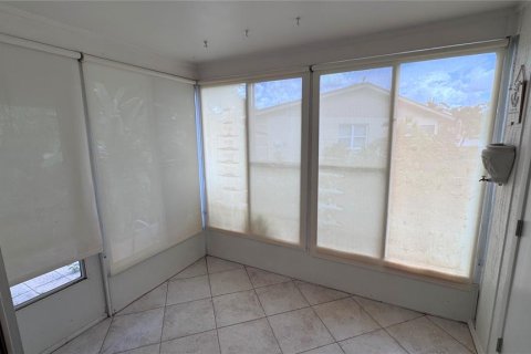 Condo in Sarasota, Florida, 2 bedrooms  № 2376649 - photo 25