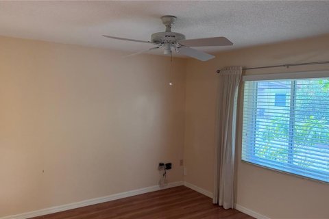 Condo in Sarasota, Florida, 2 bedrooms  № 2376649 - photo 13