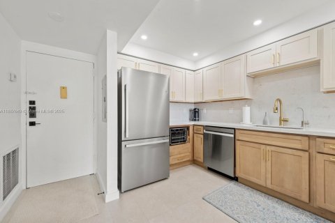 Купить кондоминиум в Санни-Айлс-Бич, Флорида 2 спальни, 95.69м2, № 1940919 - фото 6