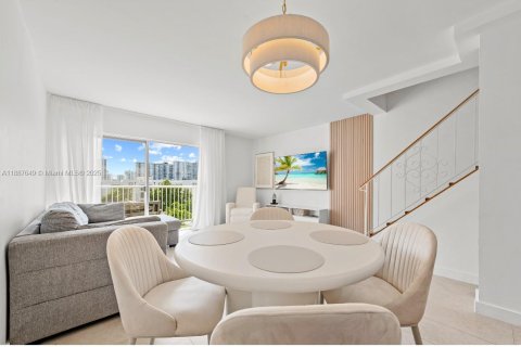 Купить кондоминиум в Санни-Айлс-Бич, Флорида 2 спальни, 95.69м2, № 1940919 - фото 1