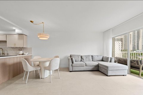 Купить кондоминиум в Санни-Айлс-Бич, Флорида 2 спальни, 95.69м2, № 1940919 - фото 4