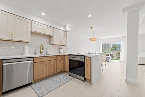 Купить кондоминиум в Санни-Айлс-Бич, Флорида 2 спальни, 95.69м2, № 1940919 - фото 5