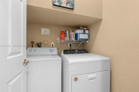 Touwnhouse à louer à Sunrise, Floride: 3 chambres, 134.15 m2 № 2021880 - photo 6