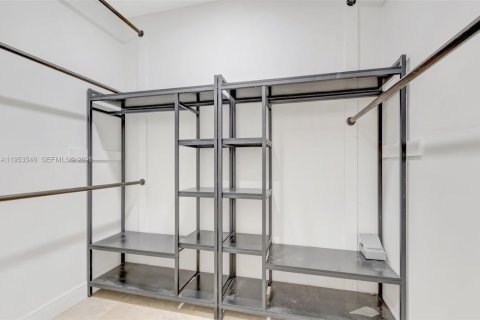 House in West Palm Beach, Florida 3 bedrooms, 229.1 sq.m. № 2007747 - photo 25