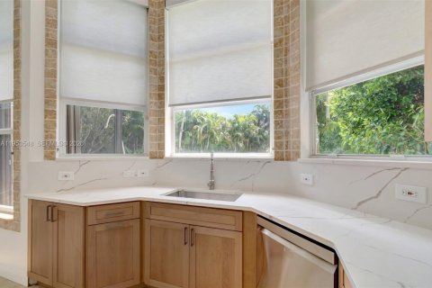 House in West Palm Beach, Florida 3 bedrooms, 229.1 sq.m. № 2007747 - photo 18