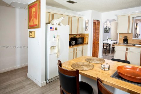 Купить виллу или дом в Майами, Флорида 3 спальни, 185.99м2, № 2085430 - фото 10
