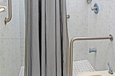 Купить виллу или дом в Майами, Флорида 3 спальни, 185.99м2, № 2085430 - фото 19