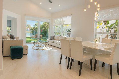 House in Boca Raton, Florida 3 bedrooms, 151.34 sq.m. № 1973350 - photo 3