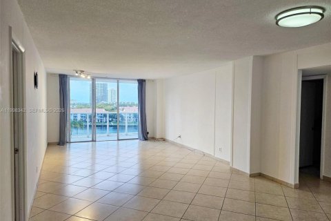 Condo in Hollywood, Florida, 2 bedrooms  № 2063610 - photo 2