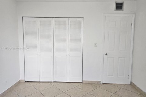 Condo in Hollywood, Florida, 2 bedrooms  № 2063610 - photo 6