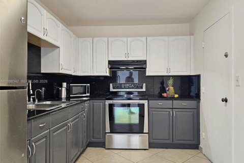 Condo in Hollywood, Florida, 2 bedrooms  № 2063610 - photo 4