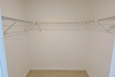 Condo in Hollywood, Florida, 2 bedrooms  № 2063610 - photo 8