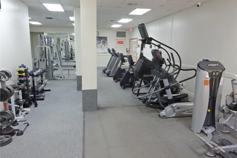 Condo in Hollywood, Florida, 2 bedrooms  № 2063610 - photo 17