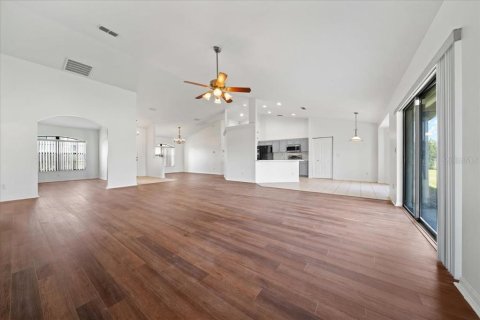 House in Ocala, Florida 4 bedrooms, 239.13 sq.m. № 2298548 - photo 12