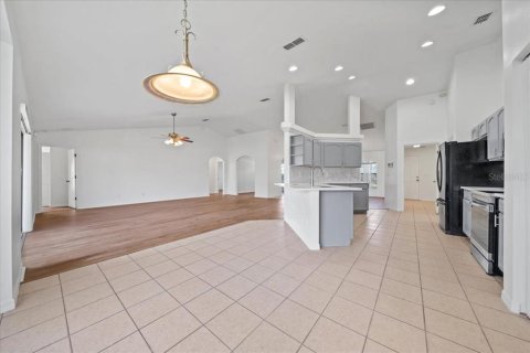 House in Ocala, Florida 4 bedrooms, 239.13 sq.m. № 2298548 - photo 15
