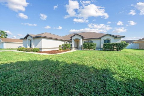 House in Ocala, Florida 4 bedrooms, 239.13 sq.m. № 2298548