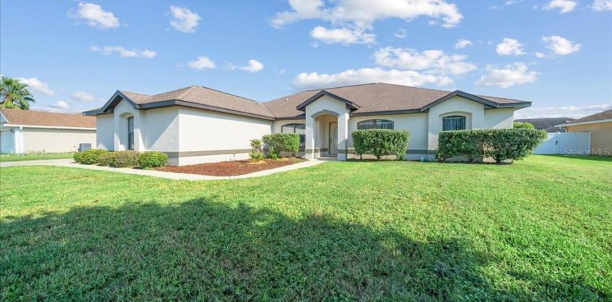 House in Ocala, Florida 4 bedrooms, 239.13 sq.m. № 2298548