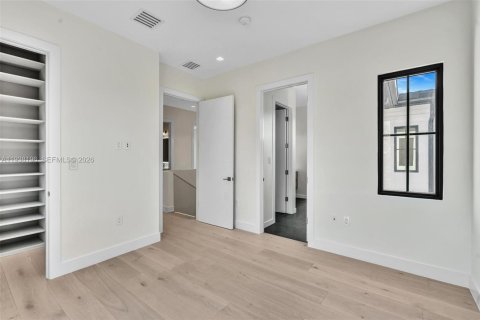 Купить виллу или дом в Серфсайд, Флорида 6 спален, № 1995939 - фото 18