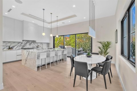 Купить виллу или дом в Серфсайд, Флорида 6 спален, № 1995939 - фото 14