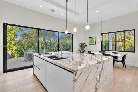 Купить виллу или дом в Серфсайд, Флорида 6 спален, № 1995939 - фото 13