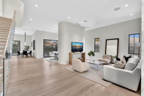 Купить виллу или дом в Серфсайд, Флорида 6 спален, № 1995939 - фото 6