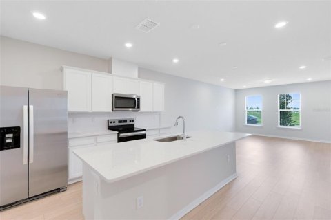 Townhouse in Winter Garden, Florida 3 bedrooms, 156.35 sq.m. № 1915921 - photo 7