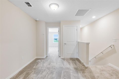 Townhouse in Winter Garden, Florida 3 bedrooms, 156.35 sq.m. № 1915921 - photo 8