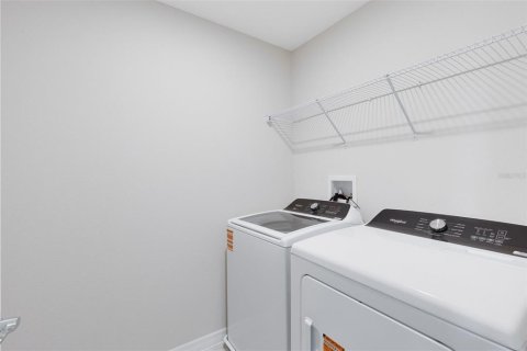 Townhouse in Winter Garden, Florida 3 bedrooms, 156.35 sq.m. № 1915921 - photo 12