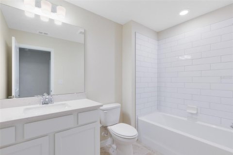 Townhouse in Winter Garden, Florida 3 bedrooms, 156.35 sq.m. № 1915921 - photo 11