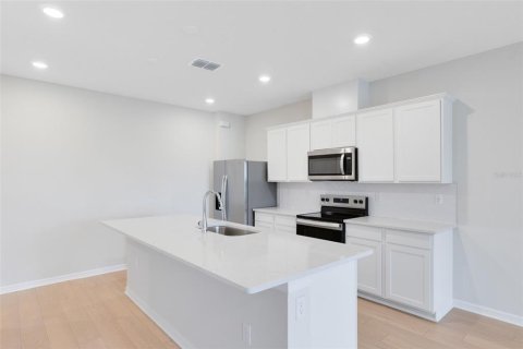 Townhouse in Winter Garden, Florida 3 bedrooms, 156.35 sq.m. № 1915921 - photo 6