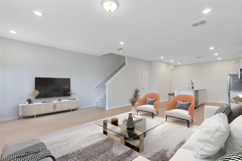 Townhouse in Winter Garden, Florida 3 bedrooms, 156.35 sq.m. № 1915921 - photo 3
