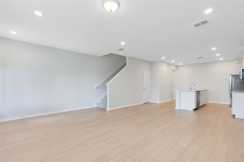 Townhouse in Winter Garden, Florida 3 bedrooms, 156.35 sq.m. № 1915921 - photo 5