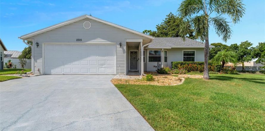 House in Lakeland, Florida 2 bedrooms, 125.42 sq.m. № 1887125
