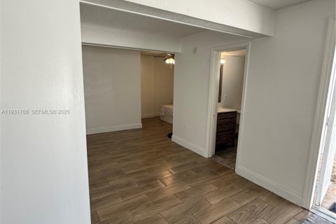 Снять в аренду квартиру в Форт-Лодердейл, Флорида 1 спальня, № 1990362 - фото 11