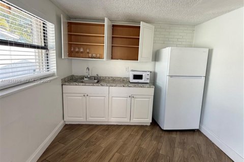 Снять в аренду квартиру в Форт-Лодердейл, Флорида 1 спальня, № 1990362 - фото 12