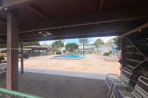 Condominio en venta en Lauderdale Lakes, Florida, 2 dormitorios, 87.7 m2 № 1979231 - foto 13