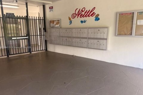 Condominio en venta en Lauderdale Lakes, Florida, 2 dormitorios, 87.7 m2 № 1979231 - foto 10