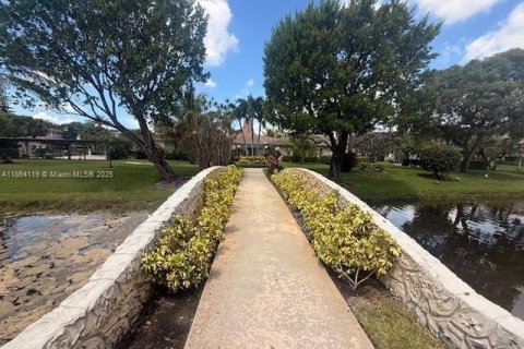 Condominio en venta en Lauderdale Lakes, Florida, 2 dormitorios, 87.7 m2 № 1979231 - foto 12