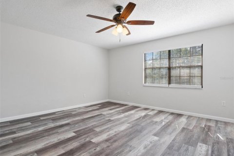 Townhouse in Ocala, Florida 2 bedrooms, 167.22 sq.m. № 2222608 - photo 14