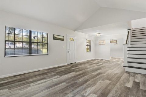 Townhouse in Ocala, Florida 2 bedrooms, 167.22 sq.m. № 2222608 - photo 5