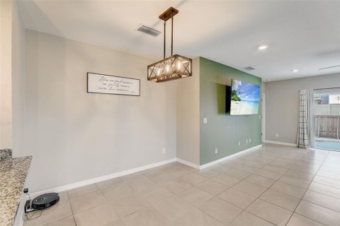 House in Davenport, Florida 5 bedrooms, 202.16 sq.m. № 1535593 - photo 7